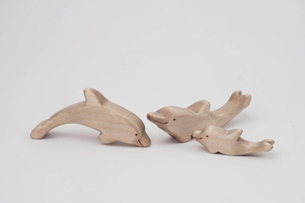 Holzfigur Delfin Familie ()