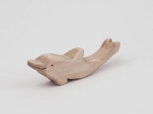 Holzfigur Delfin springend Kopf hoch ()