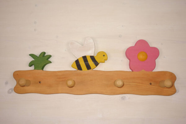 Kindergarderobe mit Biene Gras und Blume rosa