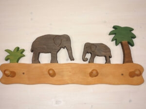 Kindergarderobe mit Elefant groß und klein mit Pame und Gras 50