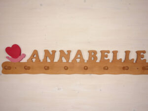 Kindergarderobe mit Name Annabelle mit Schmetterling pink rosa 90