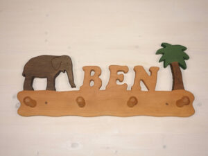 Kindergarderobe mit Name Ben mit Elefant groß und Palme 50