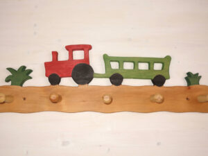 Kindergarderobe Traktor mit Anhänger