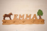 Kindergarderobe Emma mit Pferd und Baum ()